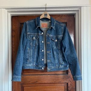 Like New - Levi’s Cropped Denim Jacket - Size XL